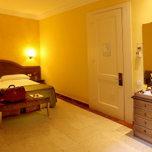 Kamer met een Queen Size Bed
